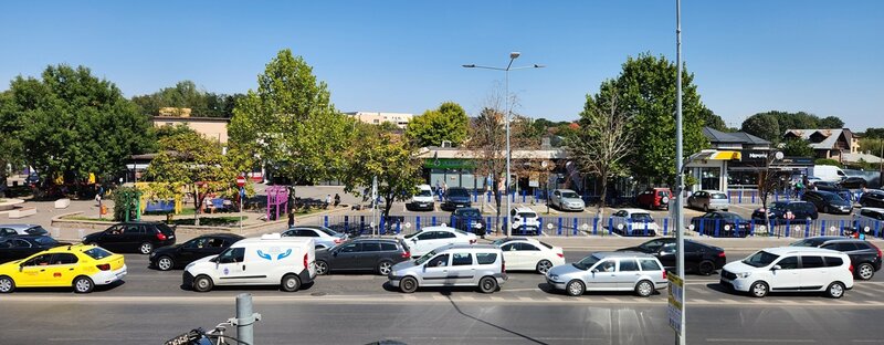 Berceni, intersectie Aparatori, stradal vizibil, intreg etaj 1,