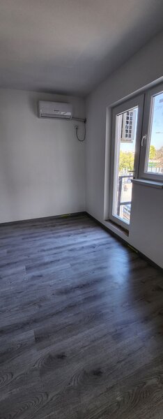 Berceni, intersectie Aparatori, stradal vizibil, intreg etaj 1,